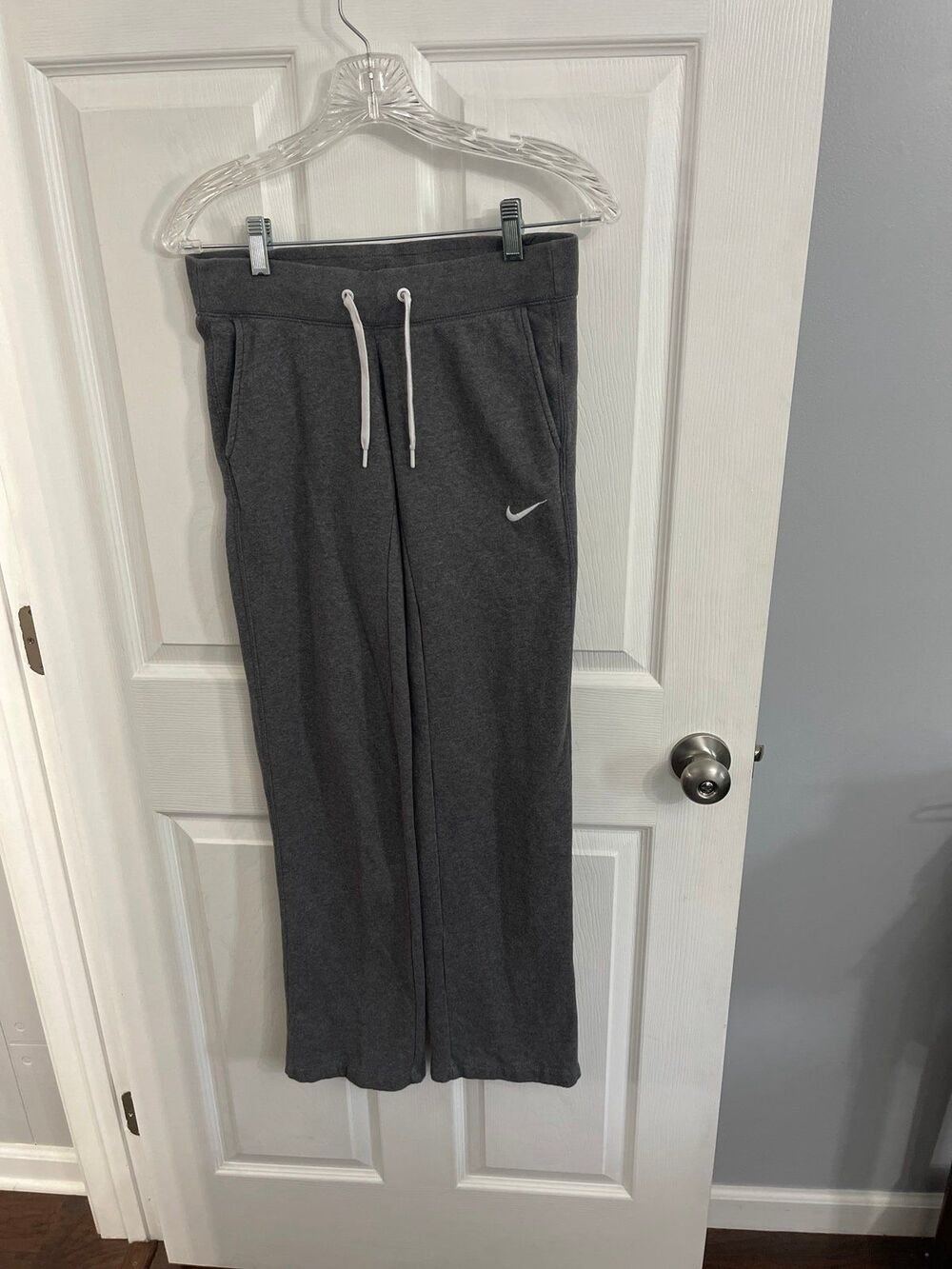 Nike Women’s Club Swoosh Fleece Pants Size XS Gray